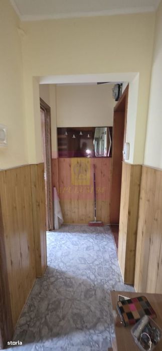 Apartament cu 3 camere de vanzare in Campina, central