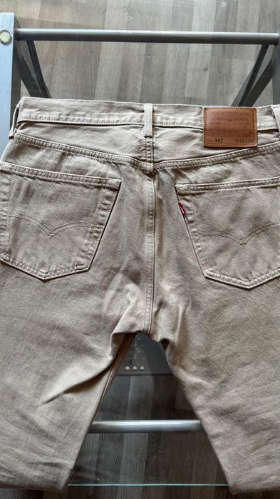 Blugi originali Levi's 501, mărime M, culoare beige, nepurtati
