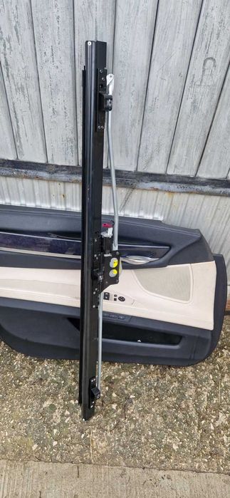 Кори на врати и задна седалка BMW 750i F01