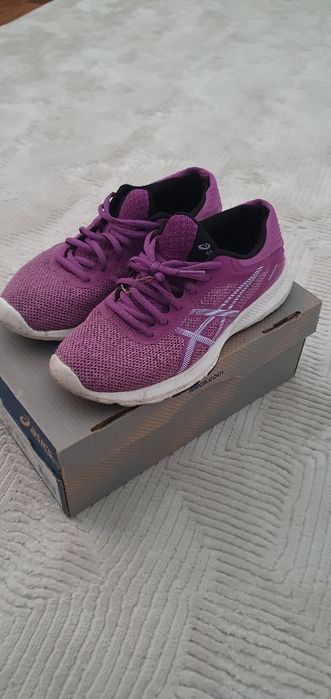 Кроссовки ASICS б/у