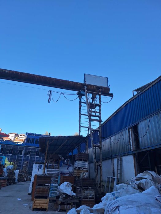 Продавам мостов кран 5 тонен