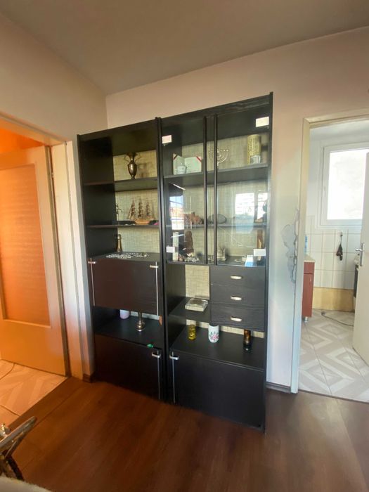 Продавам модулна секция (3 части с витрина) + допълнителен масивен шкаф - бързо взимане - 50 евро