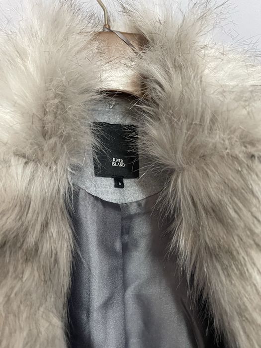 Vând palton dama River Island !