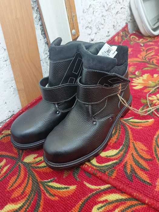 Продам ботинки сварочные крепкие новые