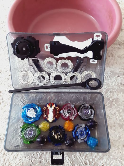 Продаю BeyBlade.