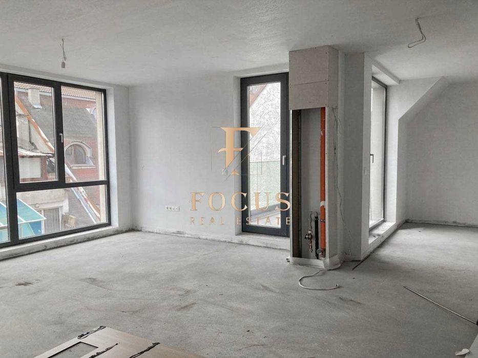 Продава се Тристаен апартамент в Пловдив, Кършияка - 191 кв.м за 2063 €/кв.м - Снимка #2