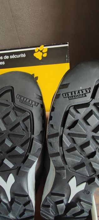 Работни обувки - чисто нови.