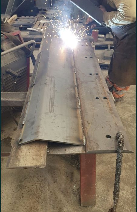 Cutit lama hardox fier 1,5euro