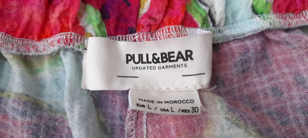 Short Pull & Bear cu model de fructe si buzunare, usor transparent M/L