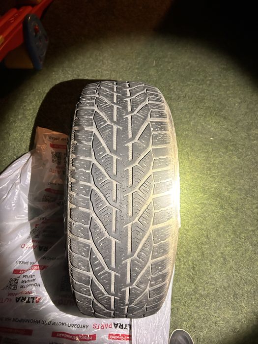 продам шины зимний размер 225/60 R17