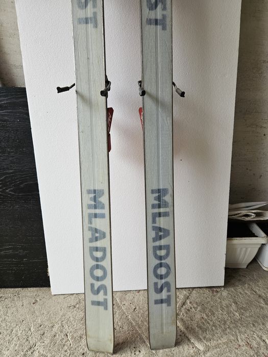 Ски с автомати Mladost