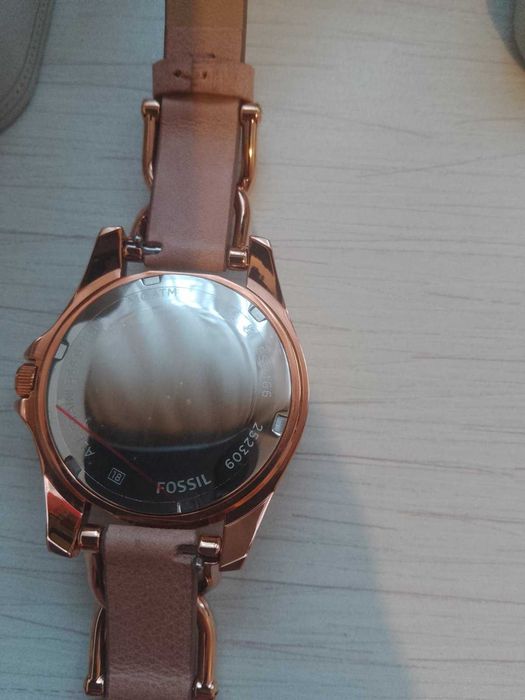 Fossil Riley чисто нов часовник  в кутия,закупен от Америка