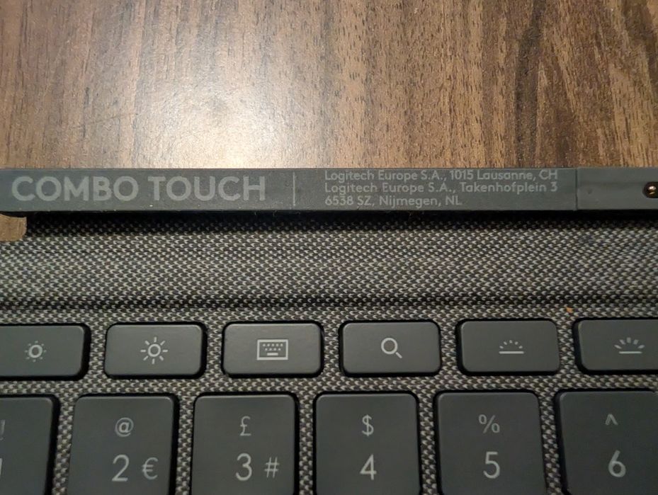 iPad  клавиатура и калъф Logitech Folio Touch Keyboard