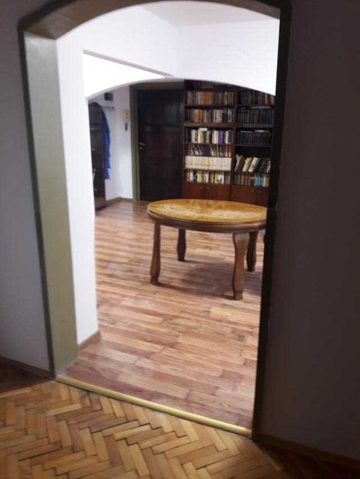 Дава се под наем Тристаен апартамент в София, Център - 110 кв.м за 816 € - Снимка #2