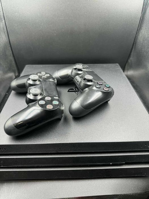Hope Amanet P5-Consola PlayStation 4 Pro, Black, 1 TB- Doua manete !