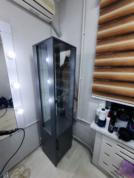 Пенал шкаф витрина для косметолога  , салона красоты  , медицины