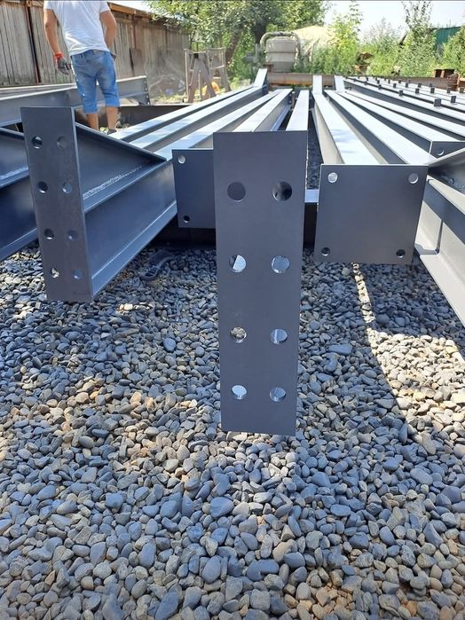 Vand structuri metalice sau schimb cu auto