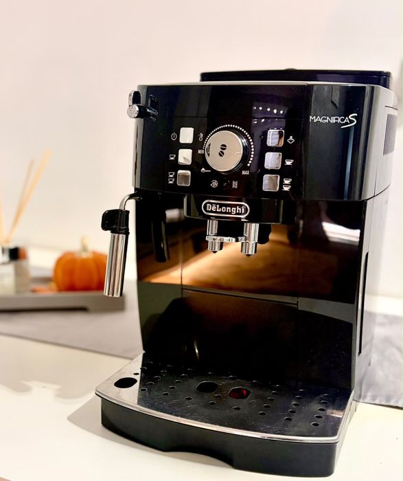 Expresor automat delonghi magnifica S