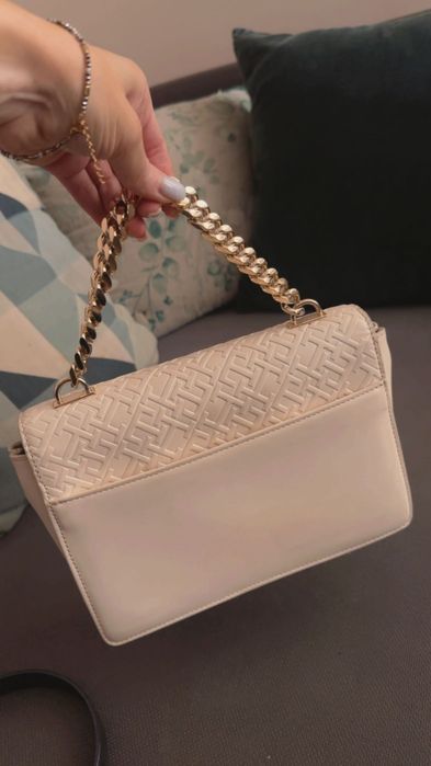 Tommy hilfiger чанта