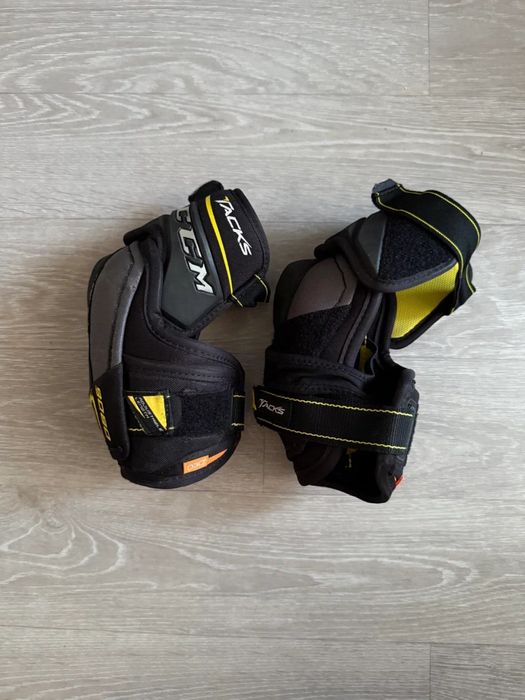 Коньки bauer б/у и локти ccm