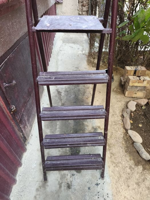 Продам  2 лестницы стремянка СССР