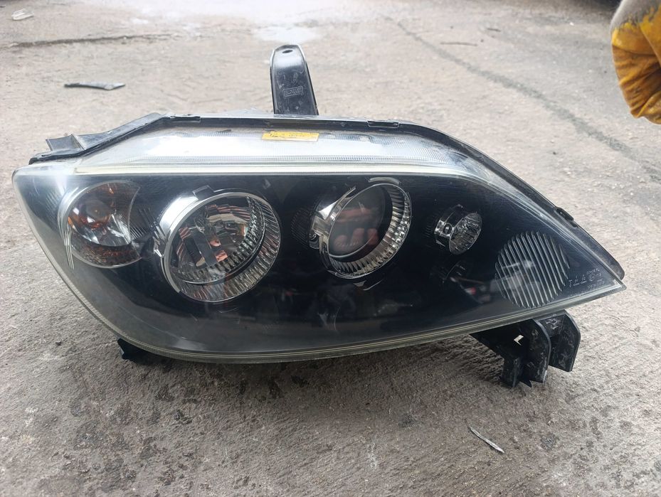 Фар десен за Мазда 2 / Mazda 2 - 2003 до 2007г