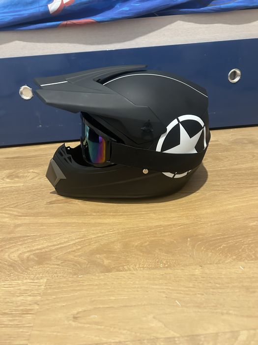 Casca moto-cross cu ochelari nou nouta
