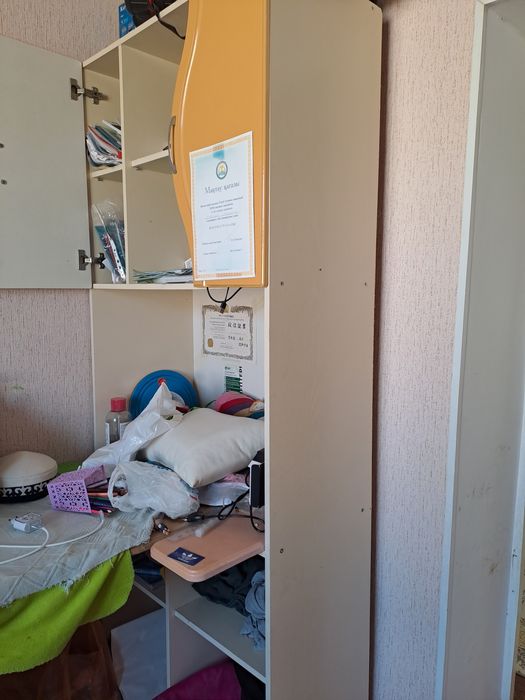 Кровать и шкаф сатылады