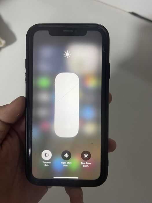 Продам айфон 11.