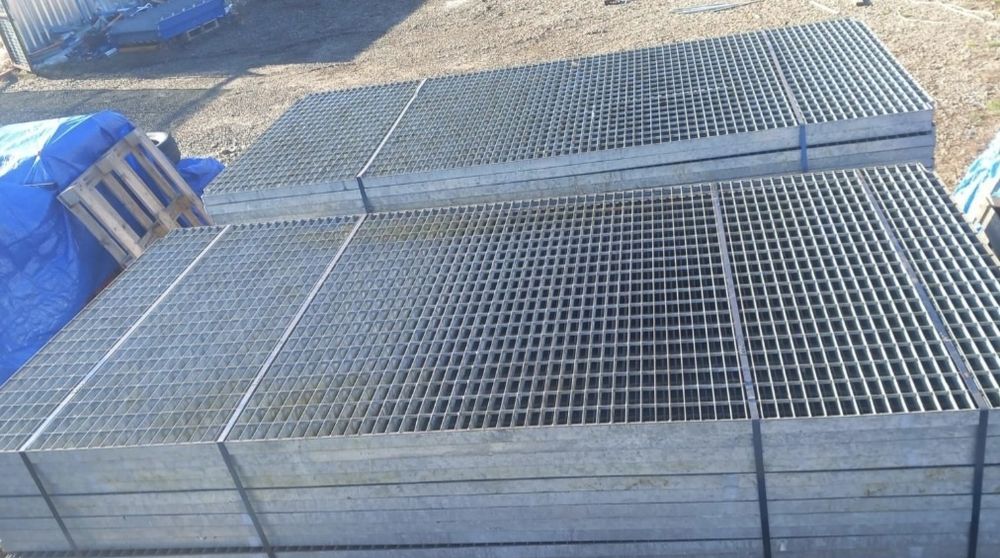 Vând trepte zincate galvanizate