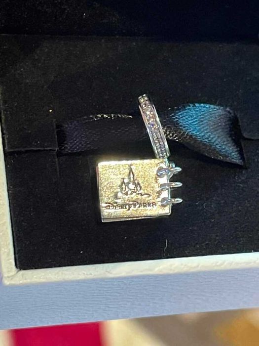 Ново талисманче Pandora Disney parks