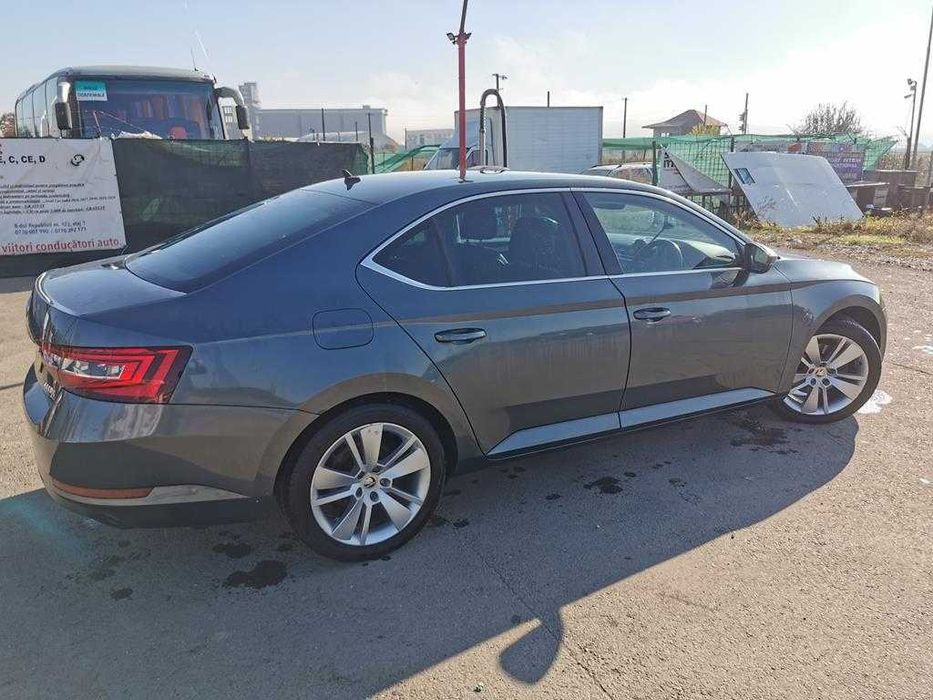 aripa spate skoda superb 3 hatchback