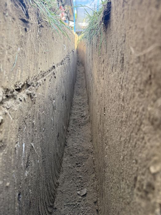 Inchiriez miniexcavator Caterpilar 1,9t, trancher provesional,rem baculabila, mai, dr