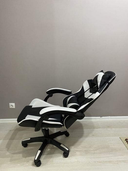 Игровое компьютерное кресло