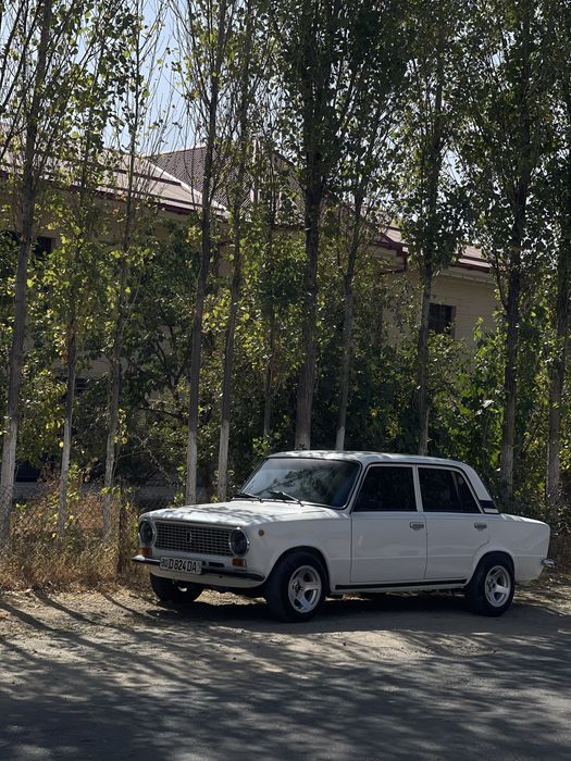 Vaz 21011 yili 1979 mator 1.6priora
