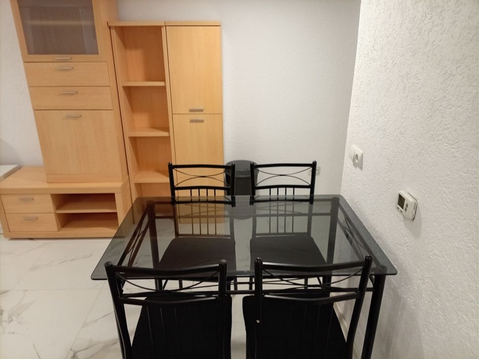 Închiriez apartament