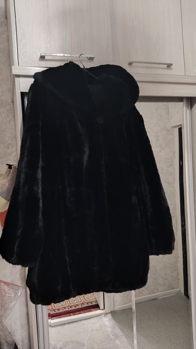 Продается Шуба капюшоном