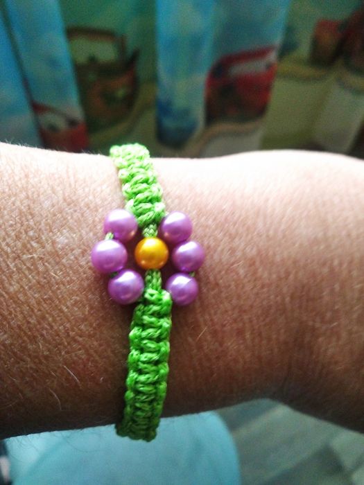 Предлагам ръчно изработени дамски гривни макраме