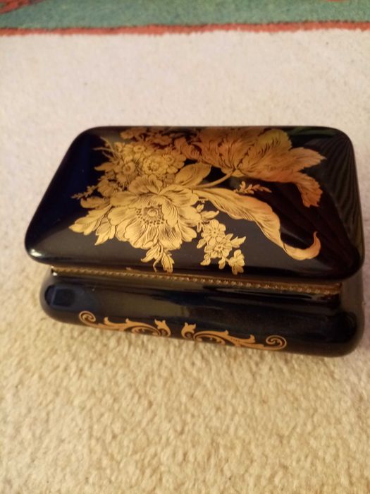 Caseta portelan Limoges, perfectă estetic și funcțional