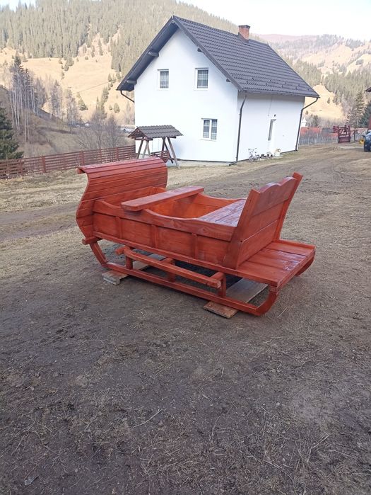 De vânzare sanie făcută din lemn
