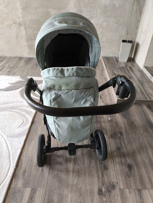 Продам коляску 2 в 1