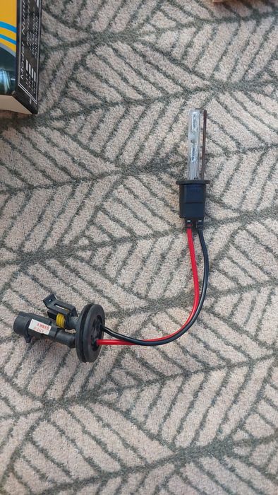 Ksenon lampichka sotiladi blok blan birga h4