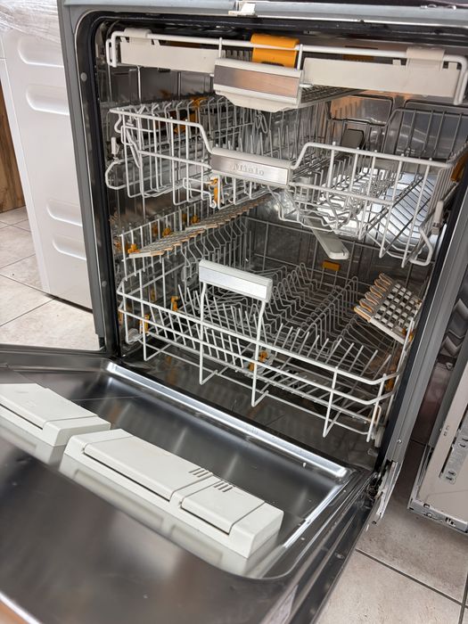MIELE G6820 sci миялна за полувграждане AutoOpen/24 мес гаранция