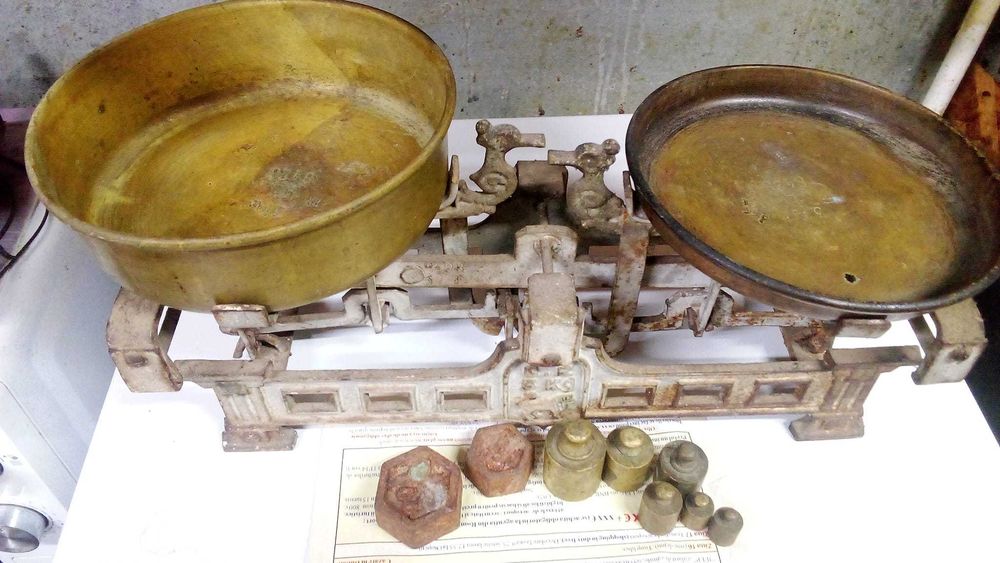 Cantar clasic,  cu talere si greutati