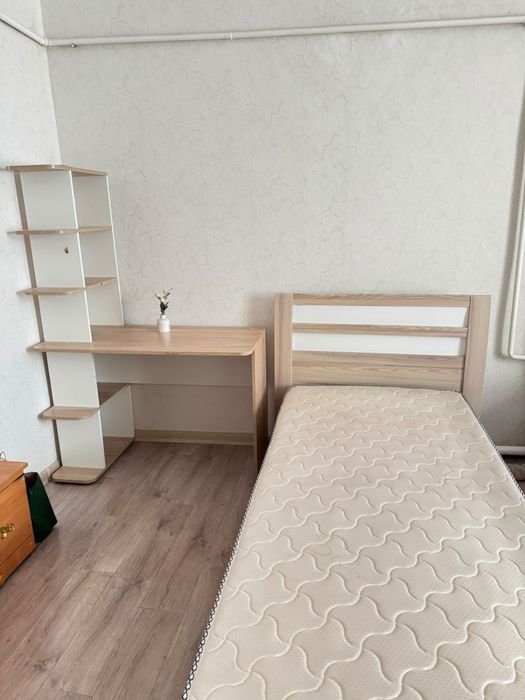 Кровать столымен бірге сатылады