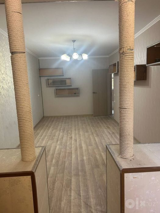 Продаётся 3х комнатная квартира в городе Чирчик 4 микрорайон
