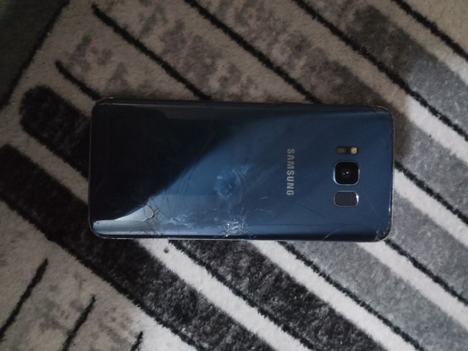Vând Samsung S8.