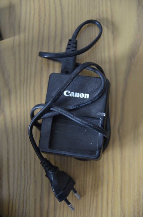 Фотоапарат Canon 1000D, перфектен за начинаещи и среднонапреднали