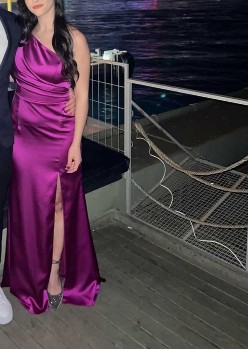 Дълга сатенена рокля