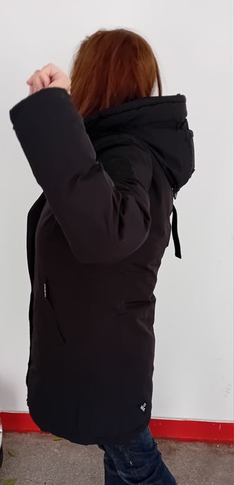 Vând geaca de iarna marca Khujo